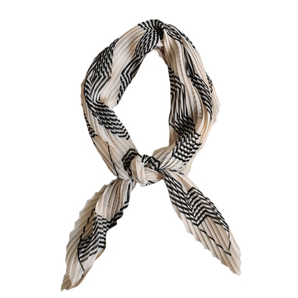 💕LAST One Elegant Black and White Wave Scarf - Picture 7 of 8